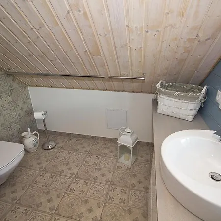 With Private Garden And Large Balcony * بارنو