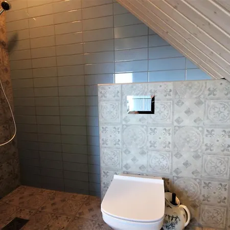 With Private Garden And Large Balcony شقة
